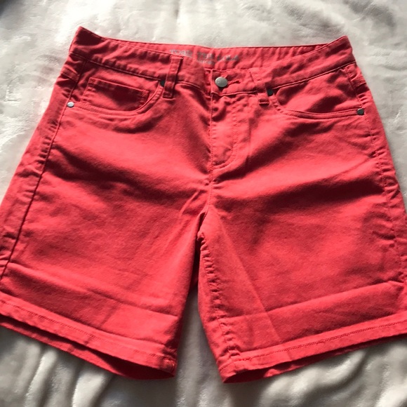 Cute little shorts - Picture 2 of 4